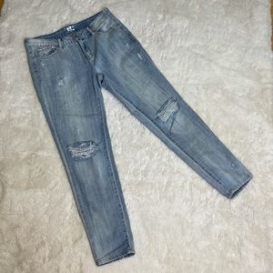 Garage lightly distressed Boyfriend Jean